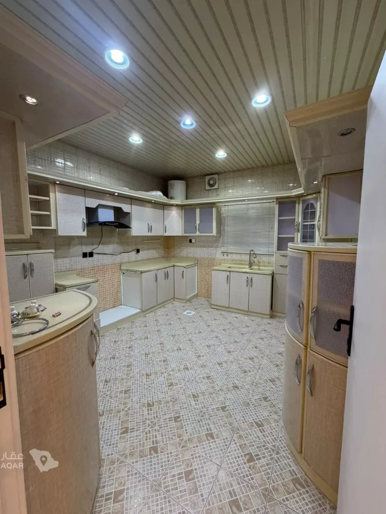 Floor for Rent in Riyadh Ar Rimal 17