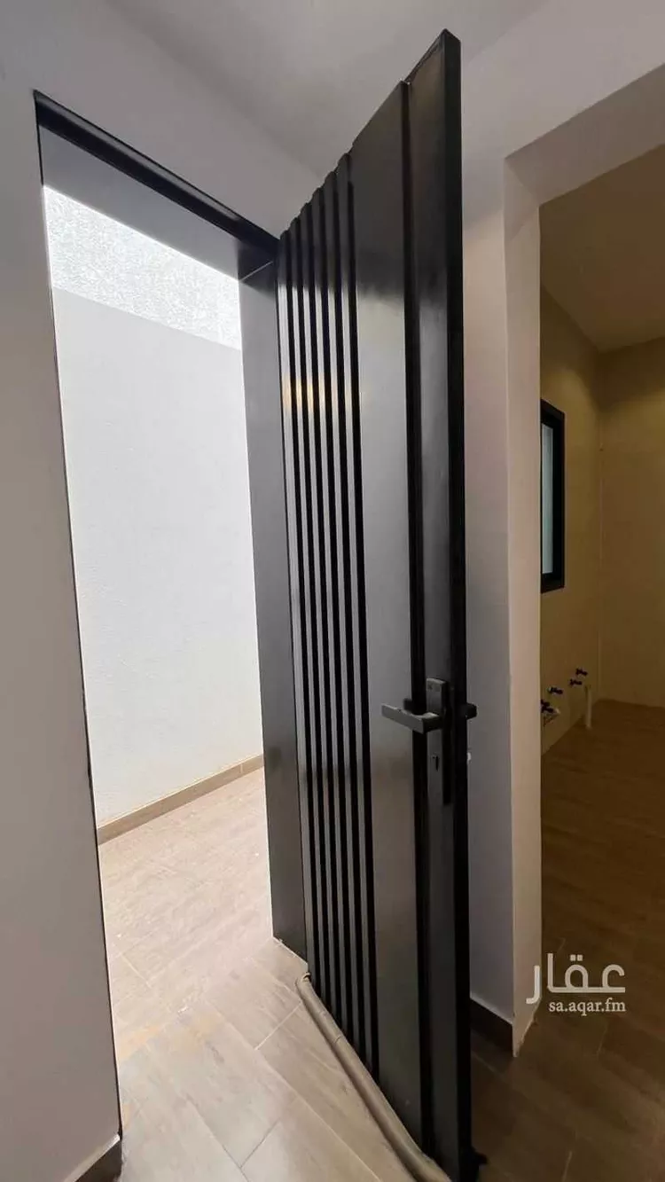 Floor for Sale in Al Muzahimiyah Al Hada 11