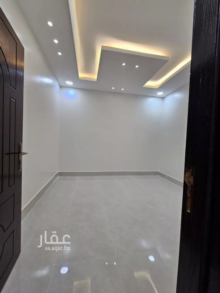 فيلا للبيع في شارع عمر مكرم, حي الرمال, مدينة الرياض, منطقة الرياض صورة 3