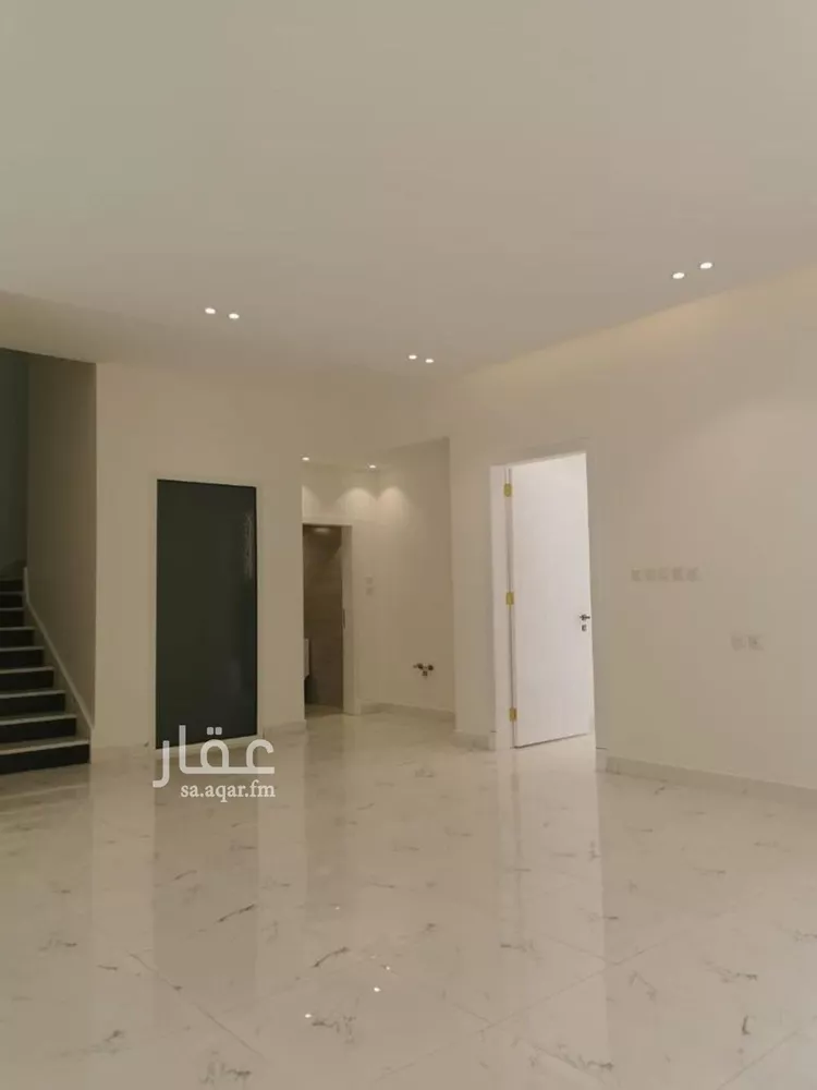 فيلا للبيع في شارع إسماعيل بن أبي اليسر, حي العارض, مدينة الرياض, منطقة الرياض صورة 2