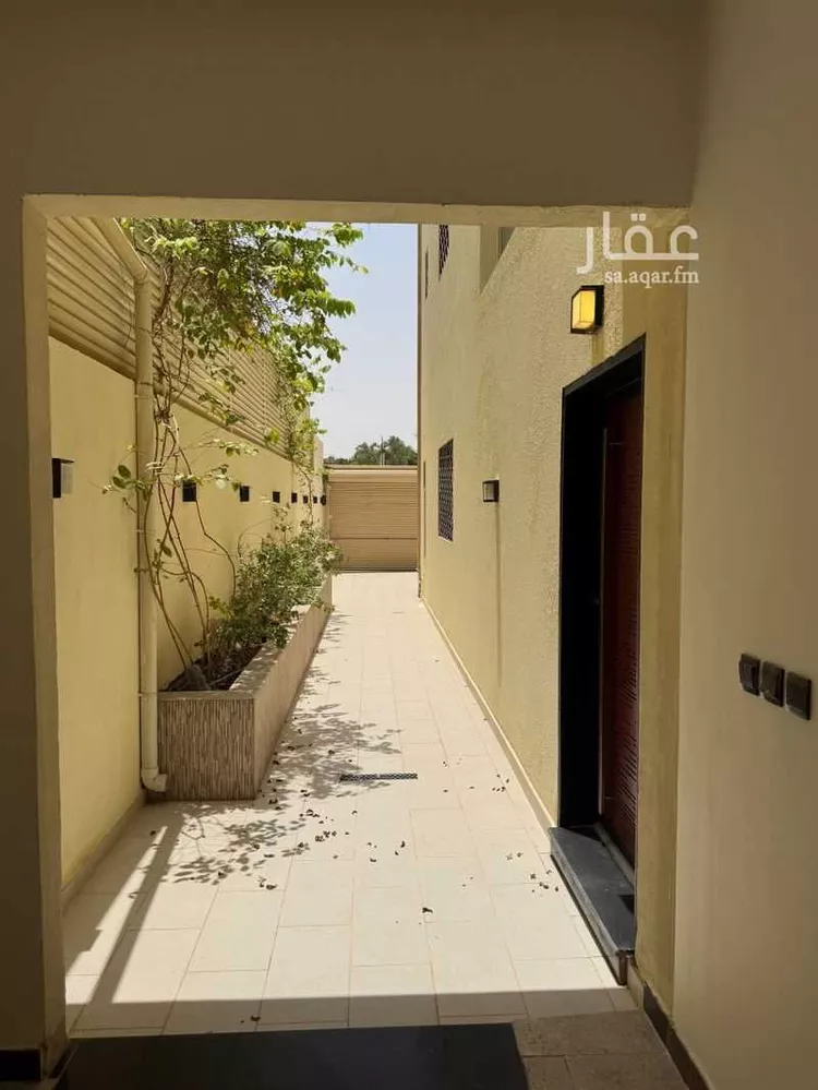 فيلا للبيع في شارع الكوادر, حي الربيع, مدينة الرياض, منطقة الرياض صورة 2