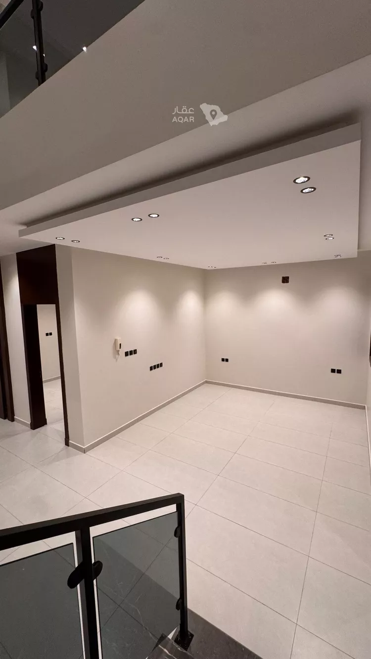 Floor for Sale in Riyadh Al Khaleej 2