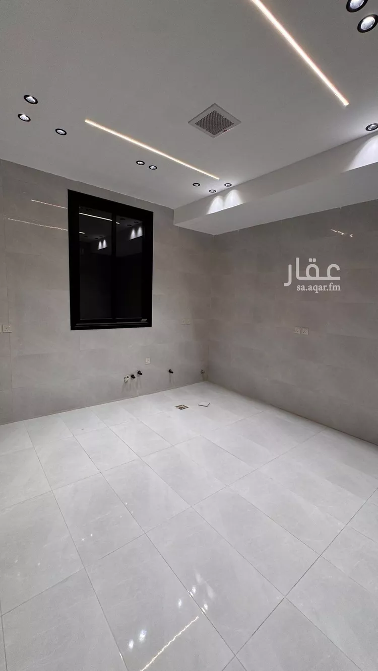 Floor for Sale in Riyadh Al Janadriyah 9