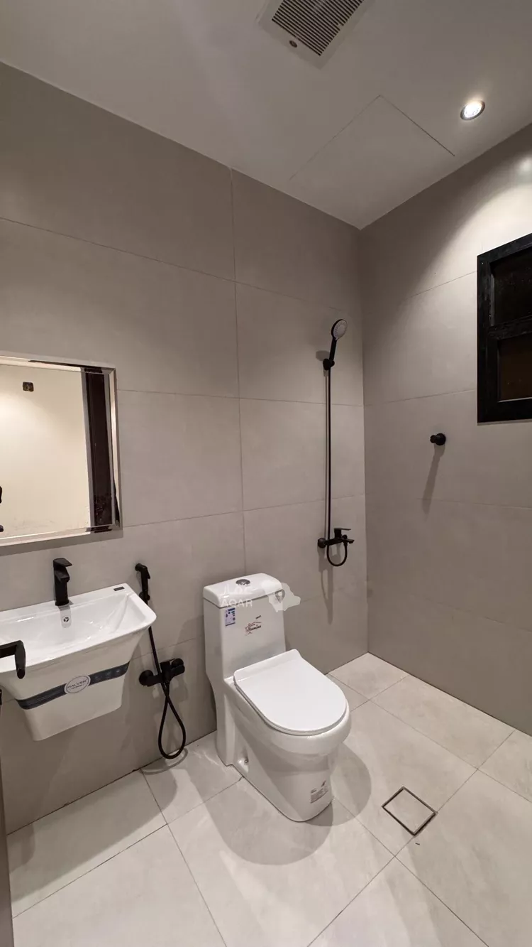 Floor for Sale in Riyadh Al Khaleej 3