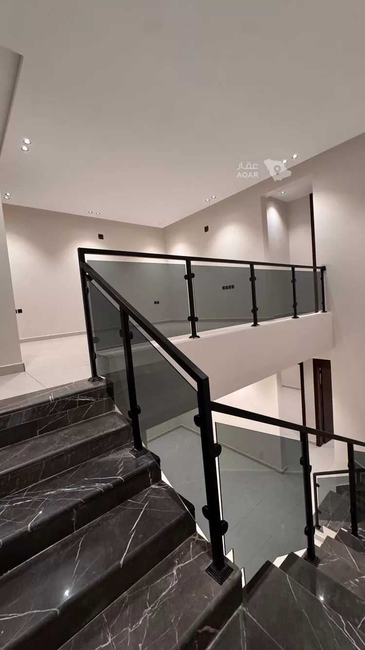 Floor for Sale in Riyadh Al Khaleej 9