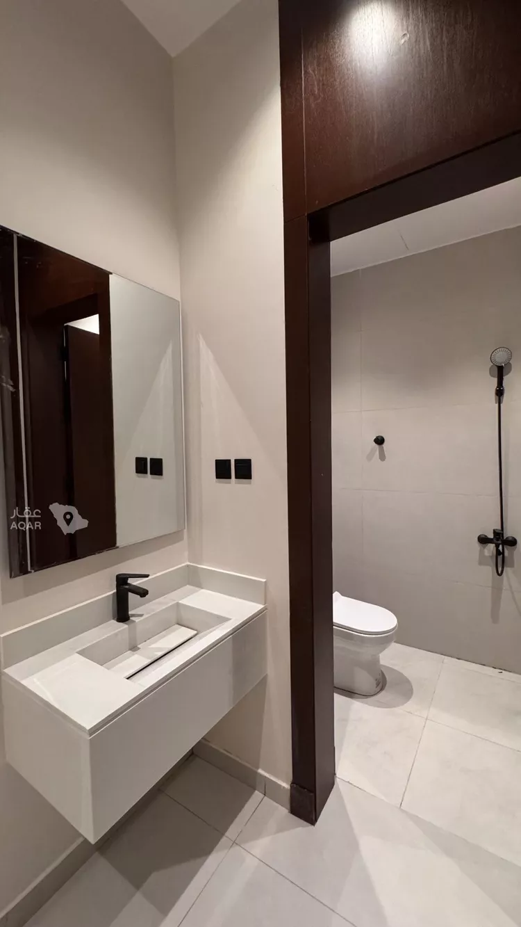 Floor for Sale in Riyadh Al Khaleej 8