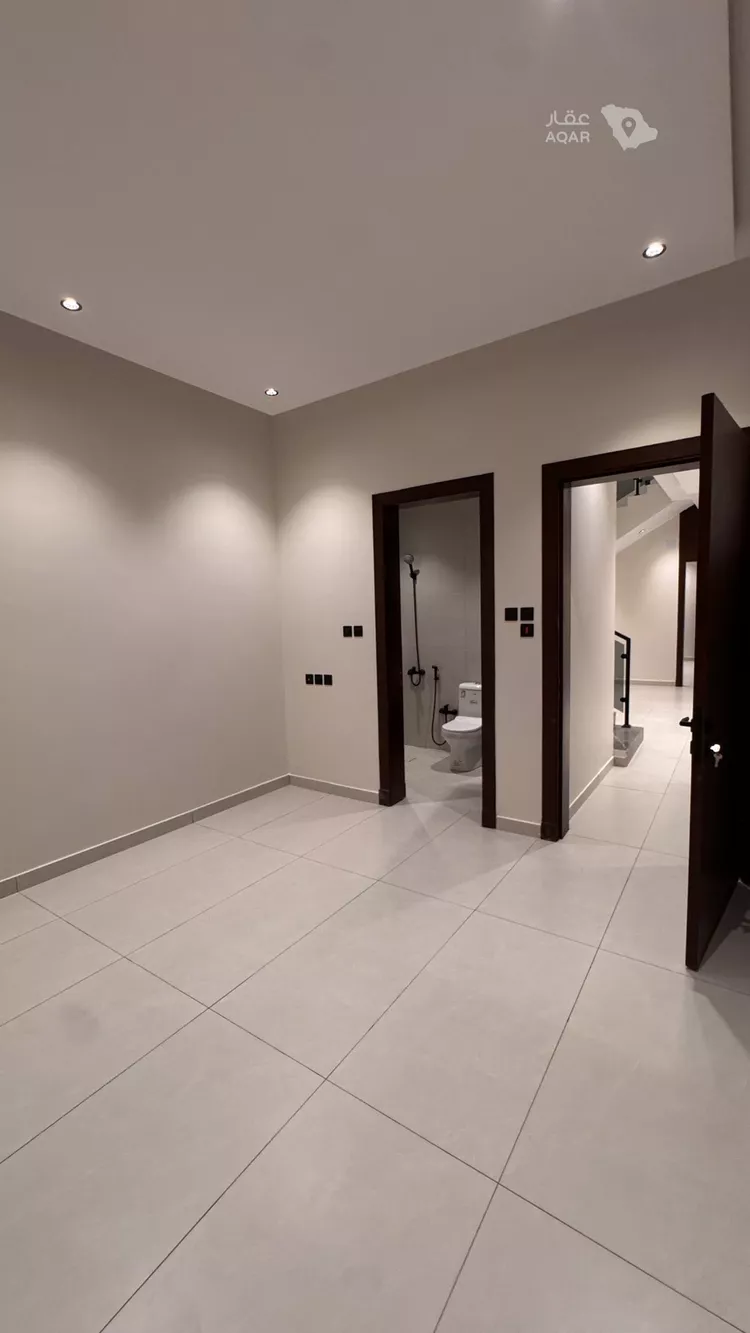 Floor for Sale in Riyadh Al Khaleej 12