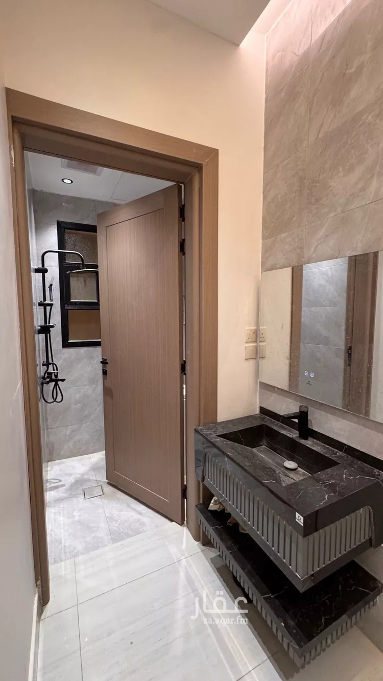 Floor for Sale in Riyadh Al Janadriyah 12