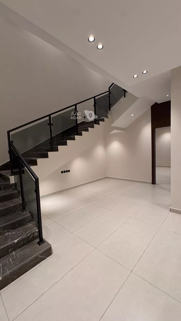 Floor for Sale in Riyadh Al Khaleej 5