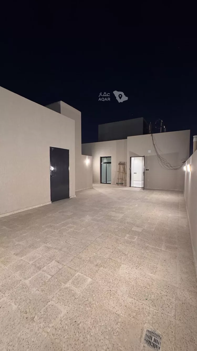Floor for Sale in Riyadh Al Khaleej 11
