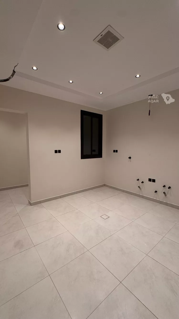 Floor for Sale in Riyadh Al Khaleej 10