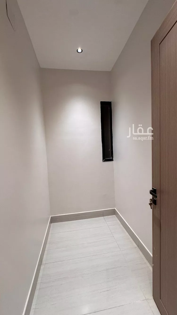 Floor for Sale in Riyadh Al Janadriyah 7