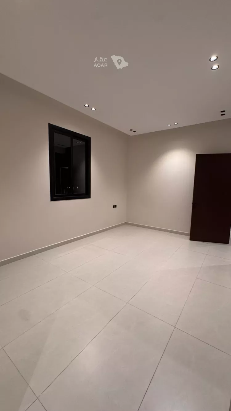 Floor for Sale in Riyadh Al Khaleej 4