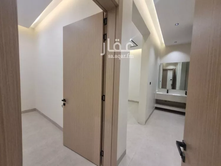 Floor for Sale in Riyadh Ar Rimal 15