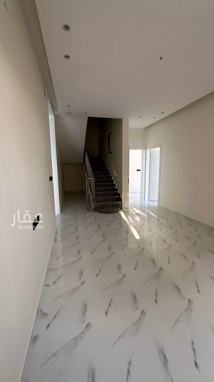 فيلا للبيع في شارع الارقم ابن عبدالله الحارث, حي الشقة, مدينة بريده, منطقة القصيم صورة 3
