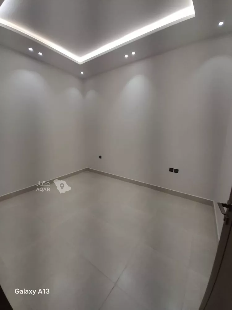 Floor for Sale in Riyadh Dirab 7