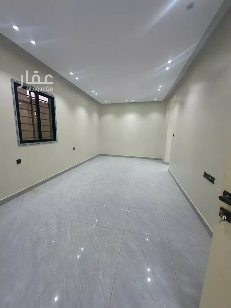 Floor for Sale in Riyadh Okaz 12