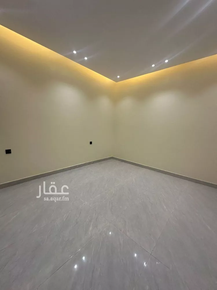 Floor for Sale in Riyadh Okaz 8