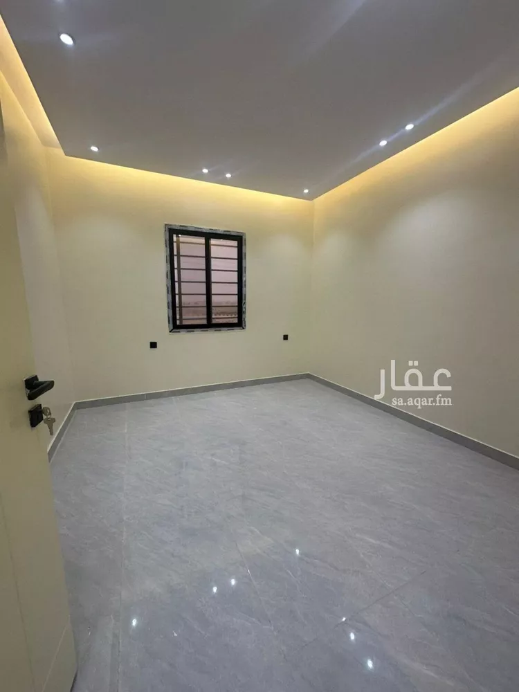 Floor for Sale in Riyadh Okaz 8
