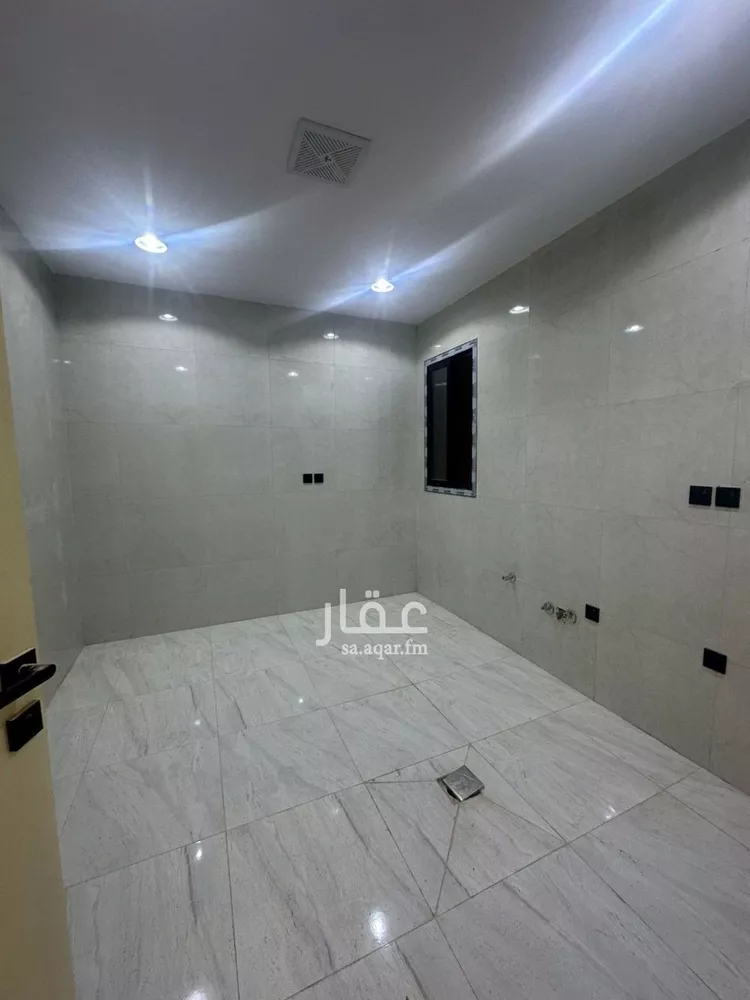 Floor for Sale in Riyadh Okaz 9