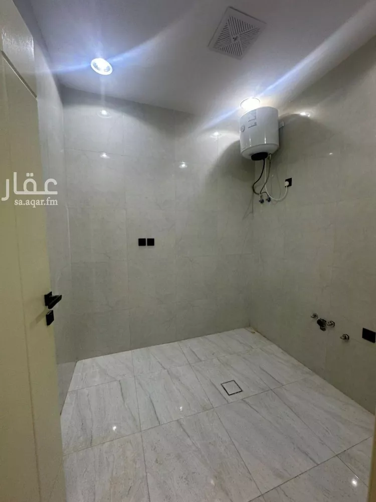 Floor for Sale in Riyadh Okaz 7