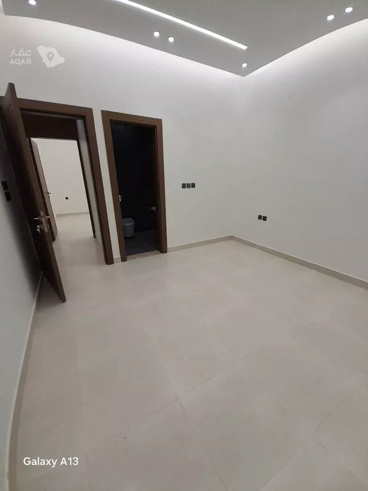 Floor for Sale in Riyadh Dirab 12
