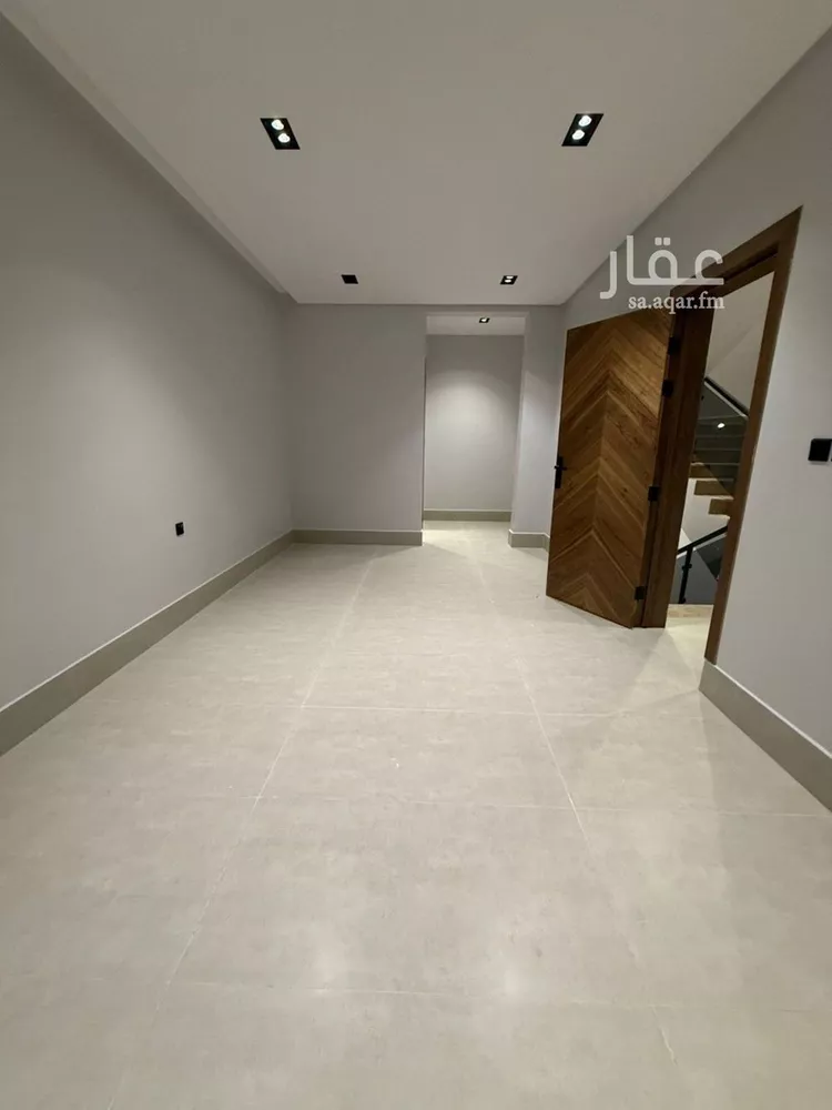 فيلا للبيع في شارع حسين الأبريقي, حي عكاظ, مدينة الرياض, منطقة الرياض 13