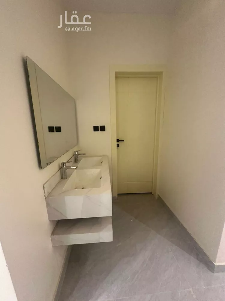 Floor for Sale in Riyadh Okaz 14