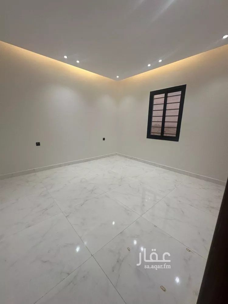 Floor for Sale in Riyadh Okaz 18