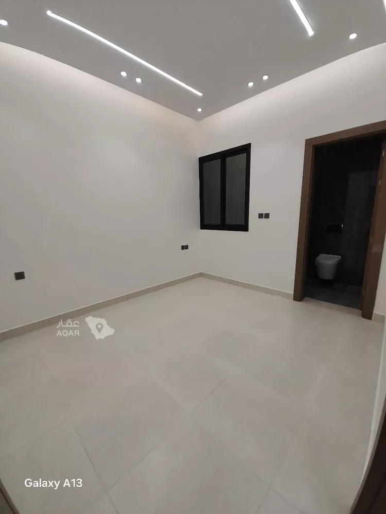 Floor for Sale in Riyadh Dirab 21