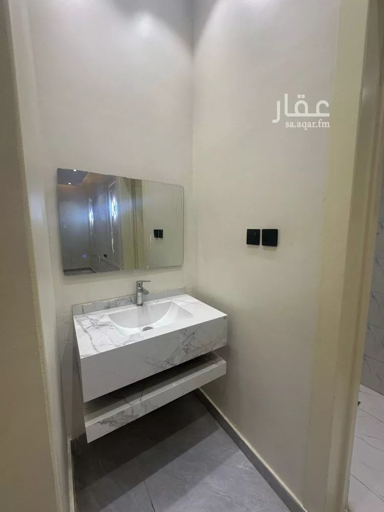 Floor for Sale in Riyadh Okaz 6