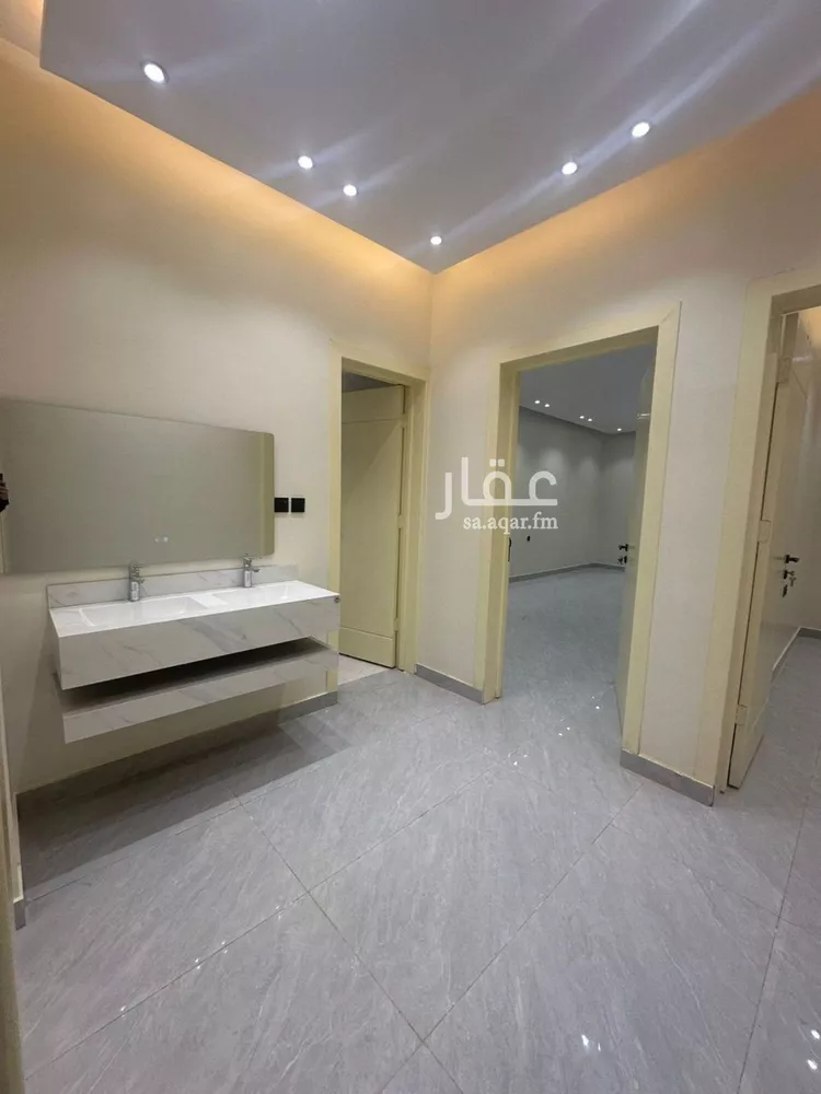 Floor for Sale in Riyadh Okaz 12