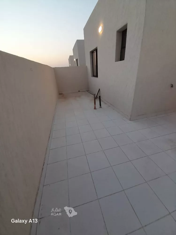 Floor for Sale in Riyadh Dirab 4
