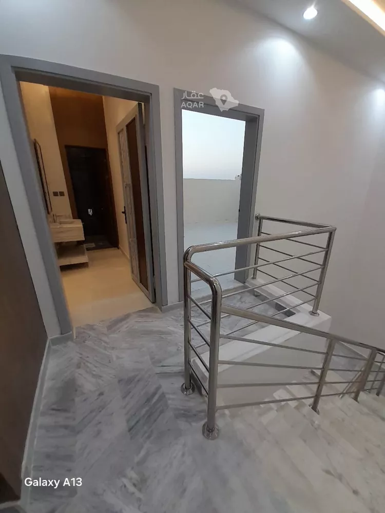 Floor for Sale in Riyadh Dirab 3