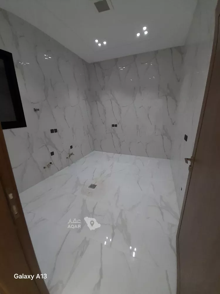 Floor for Sale in Riyadh Dirab 15