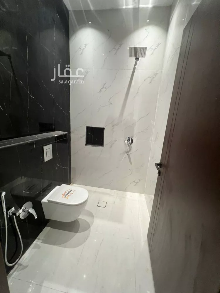 دور للبيع في شارع القلاع, حي الجنادرية, مدينة الرياض, منطقة الرياض 7