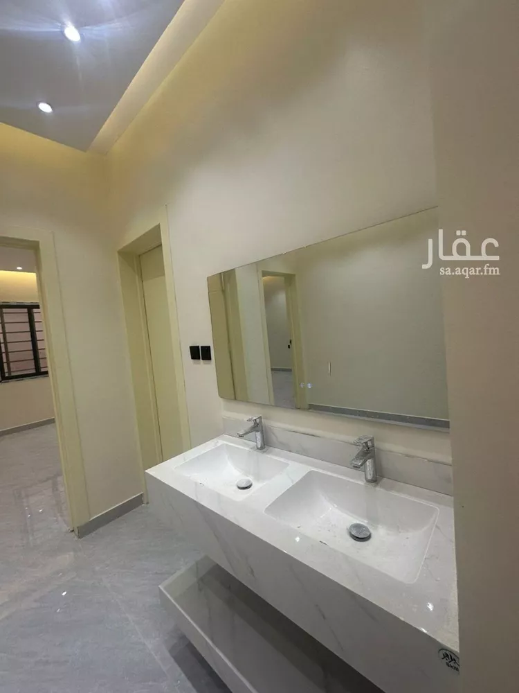 Floor for Sale in Riyadh Okaz 15