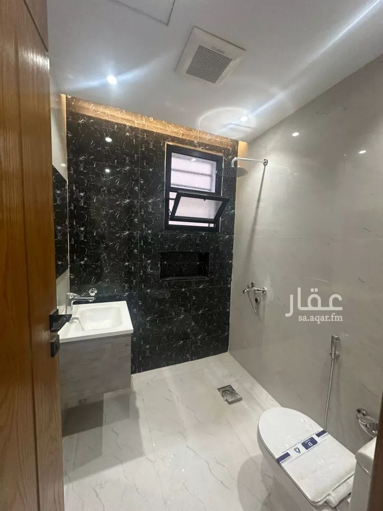 فيلا للبيع في شارع عبيدالله الهذلي, حي عكاظ, مدينة الرياض, منطقة الرياض صورة 4