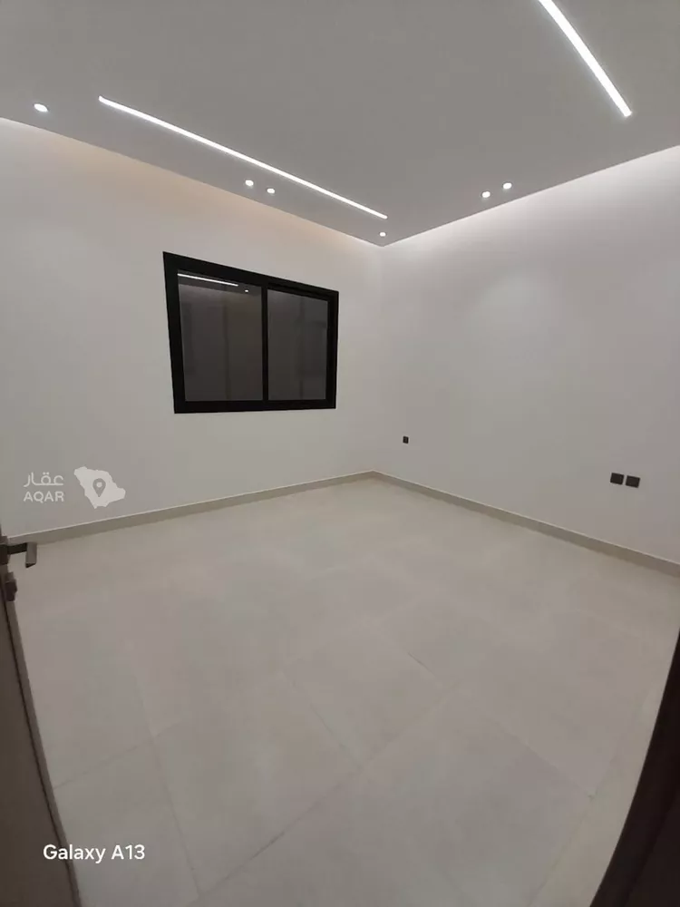 Floor for Sale in Riyadh Dirab 12
