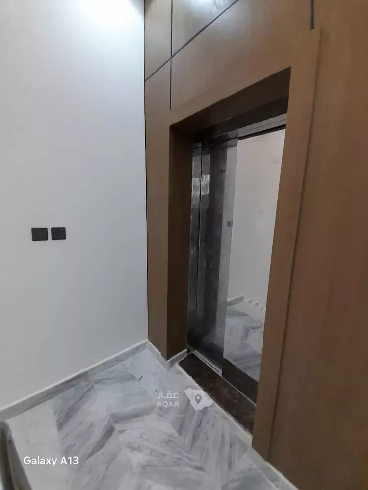 Floor for Sale in Riyadh Dirab 11