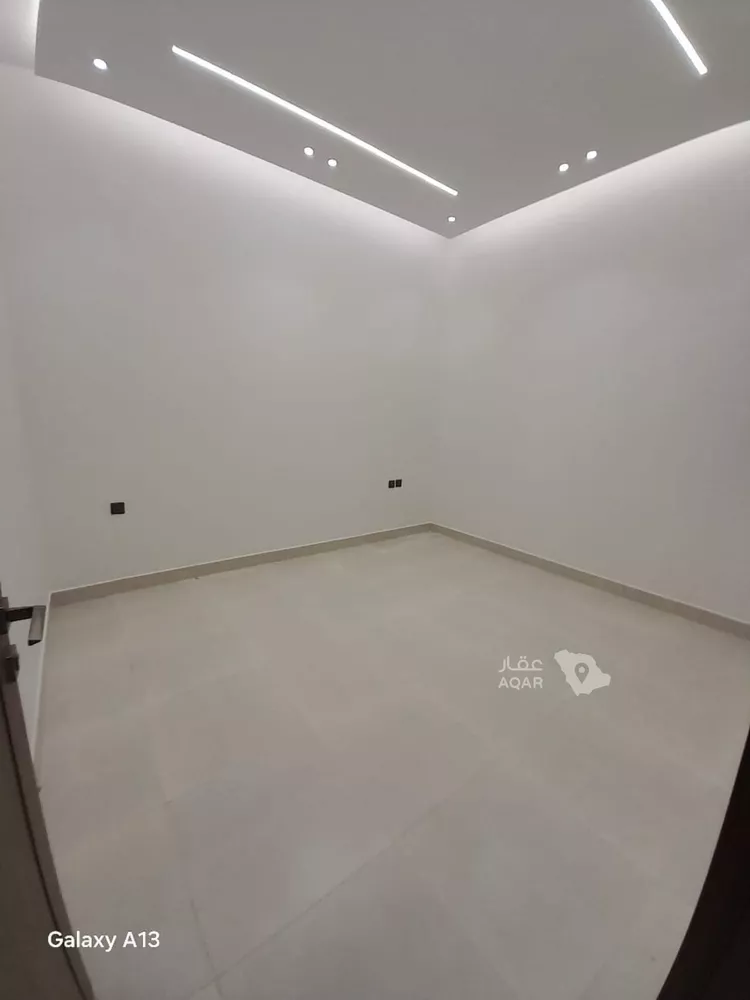 Floor for Sale in Riyadh Dirab 17