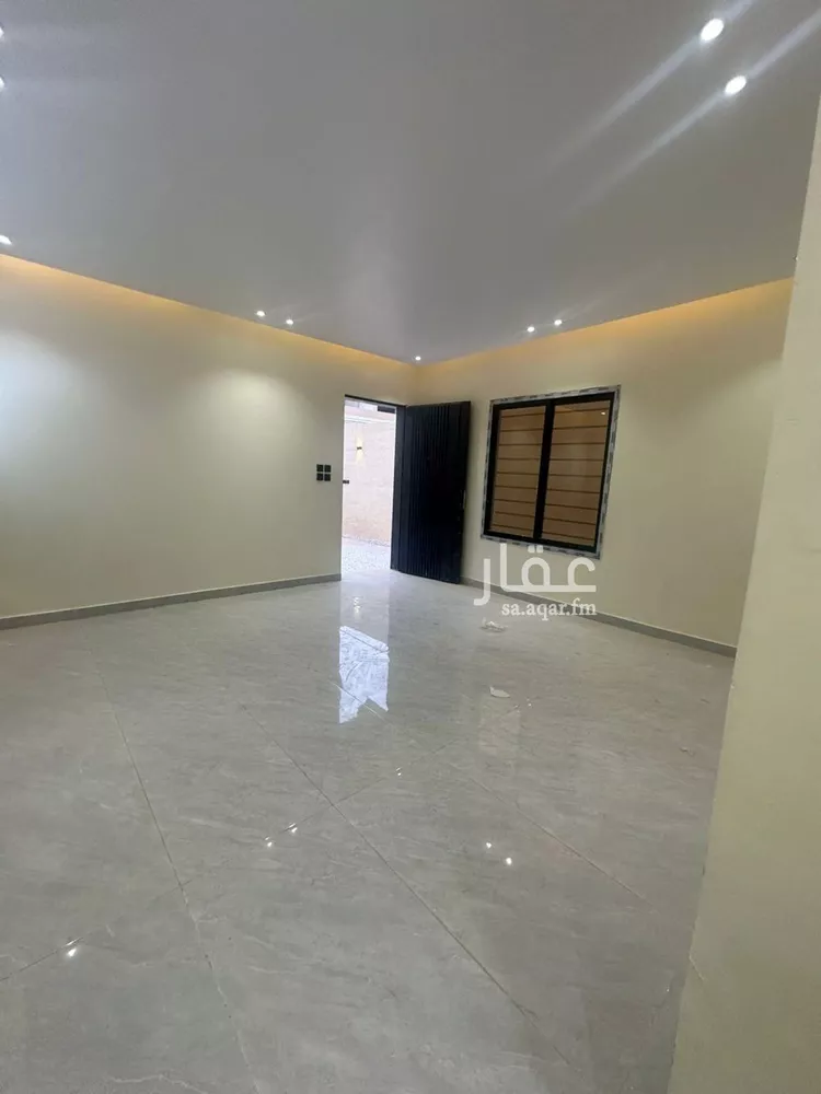 Floor for Sale in Riyadh Okaz 14