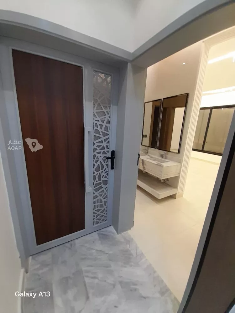 Floor for Sale in Riyadh Dirab 7