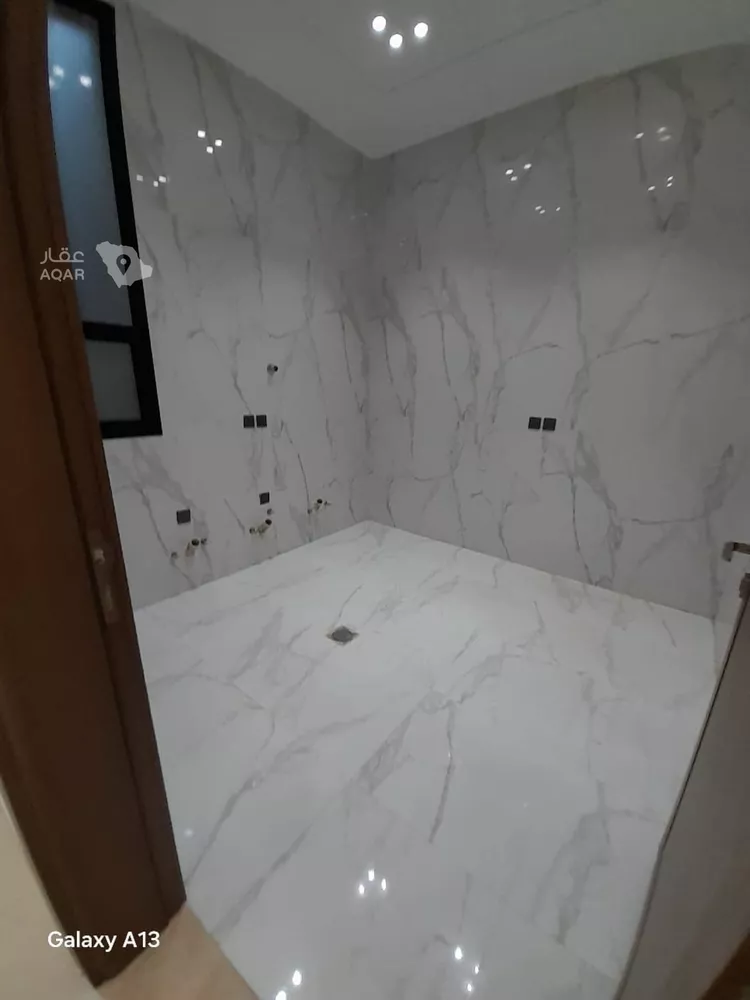 Floor for Sale in Riyadh Dirab 20