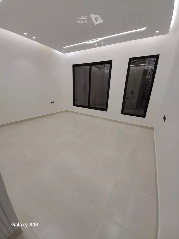 Floor for Sale in Riyadh Dirab 8
