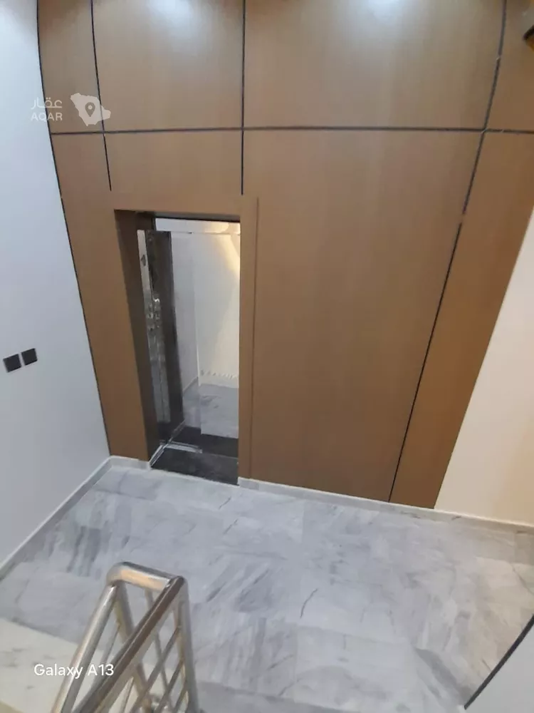 Floor for Sale in Riyadh Dirab 13