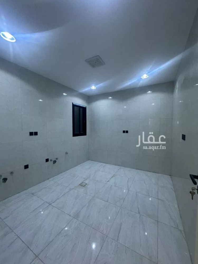 Floor for Sale in Riyadh Okaz 16