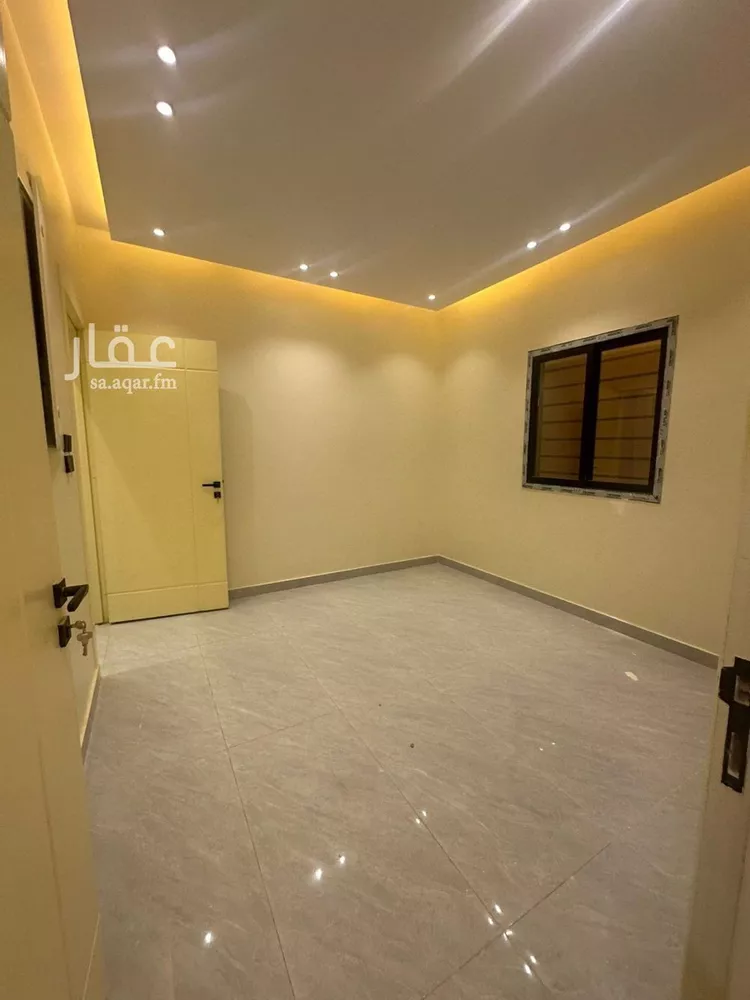Floor for Sale in Riyadh Okaz 8