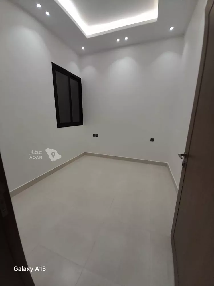 Floor for Sale in Riyadh Dirab 14