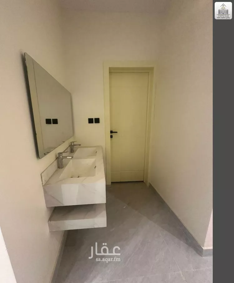 Floor for Sale in Riyadh Okaz 12